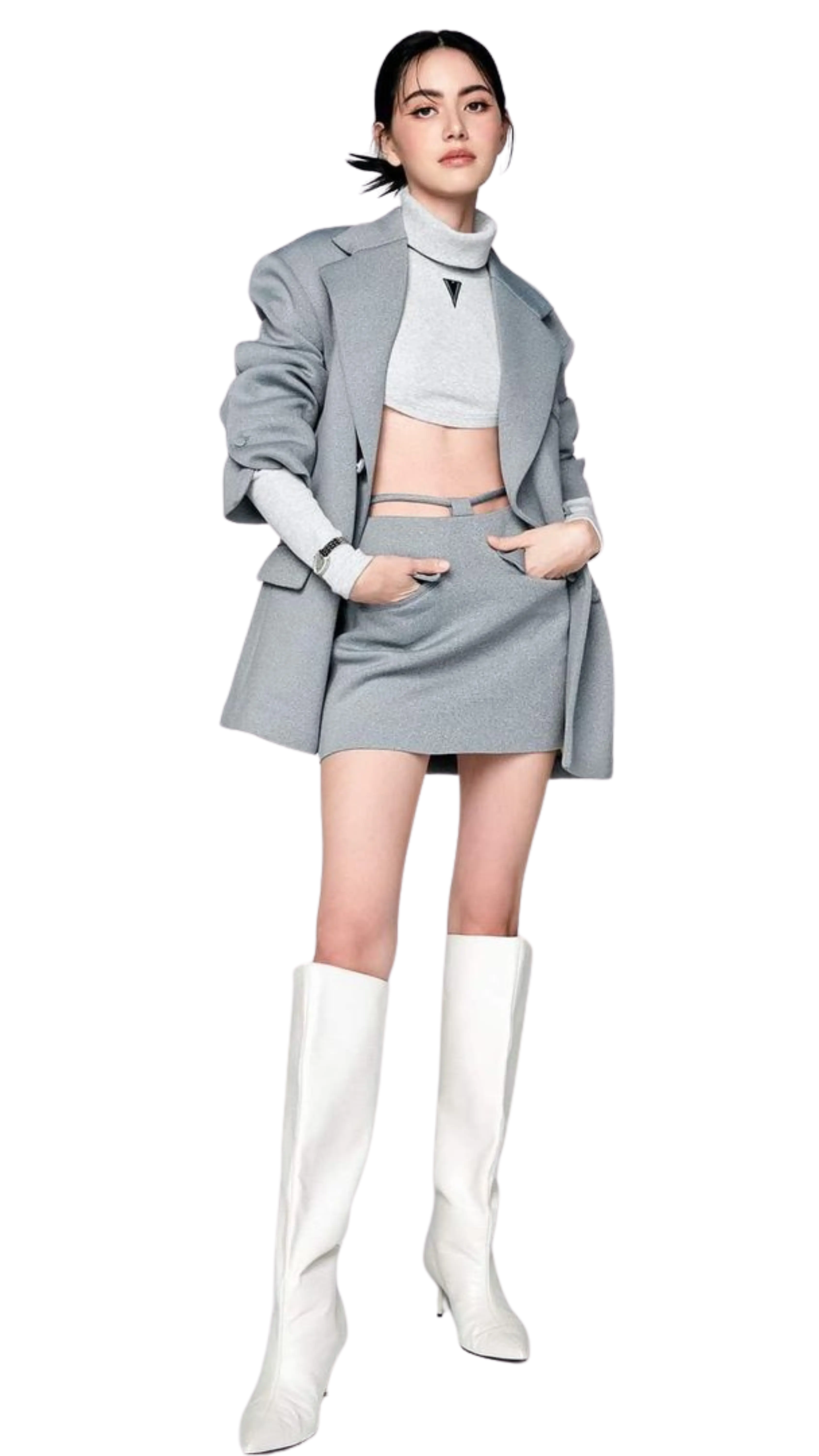 Modelo con traje gris