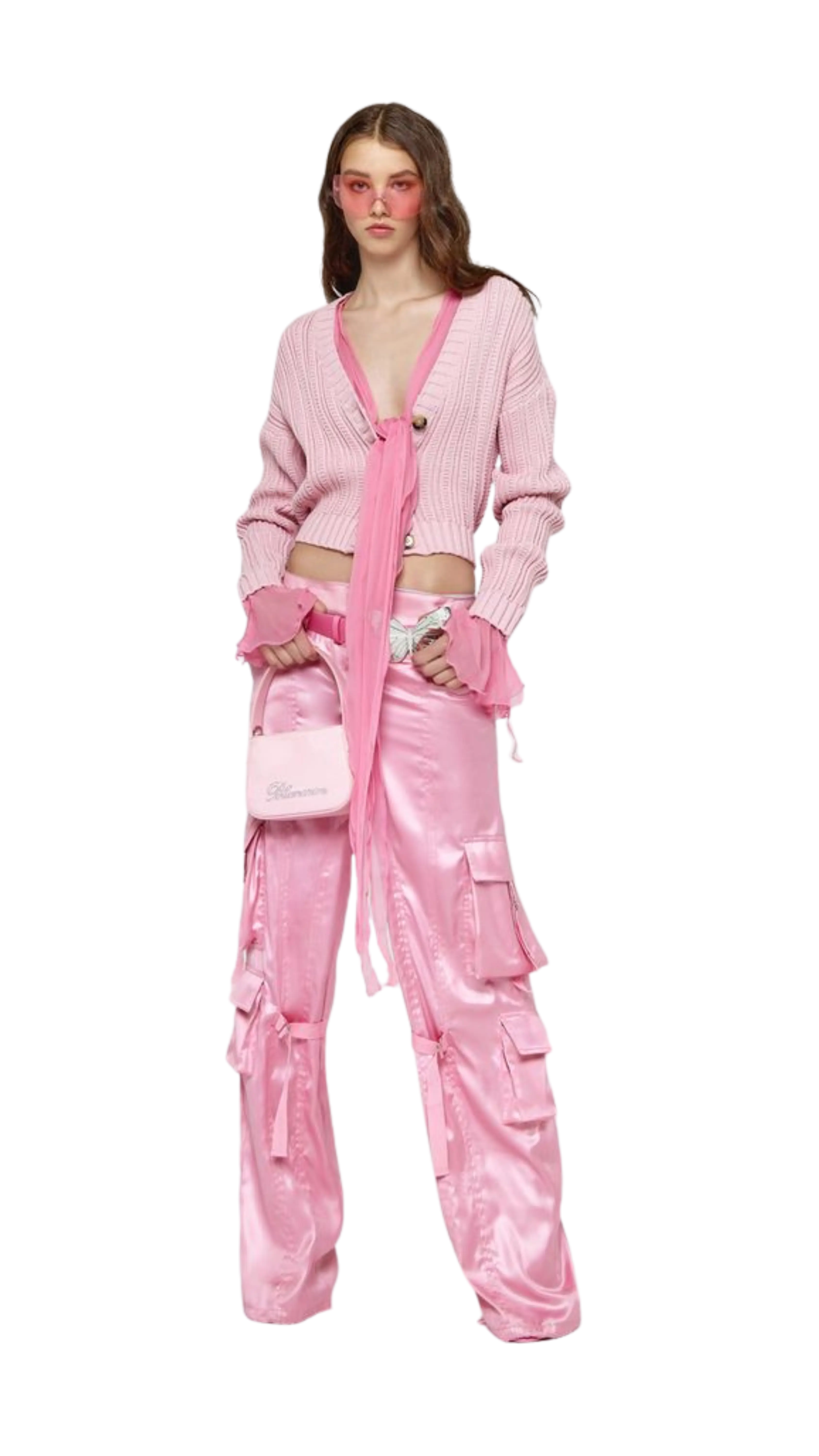 Modelo con cárdigan rosa