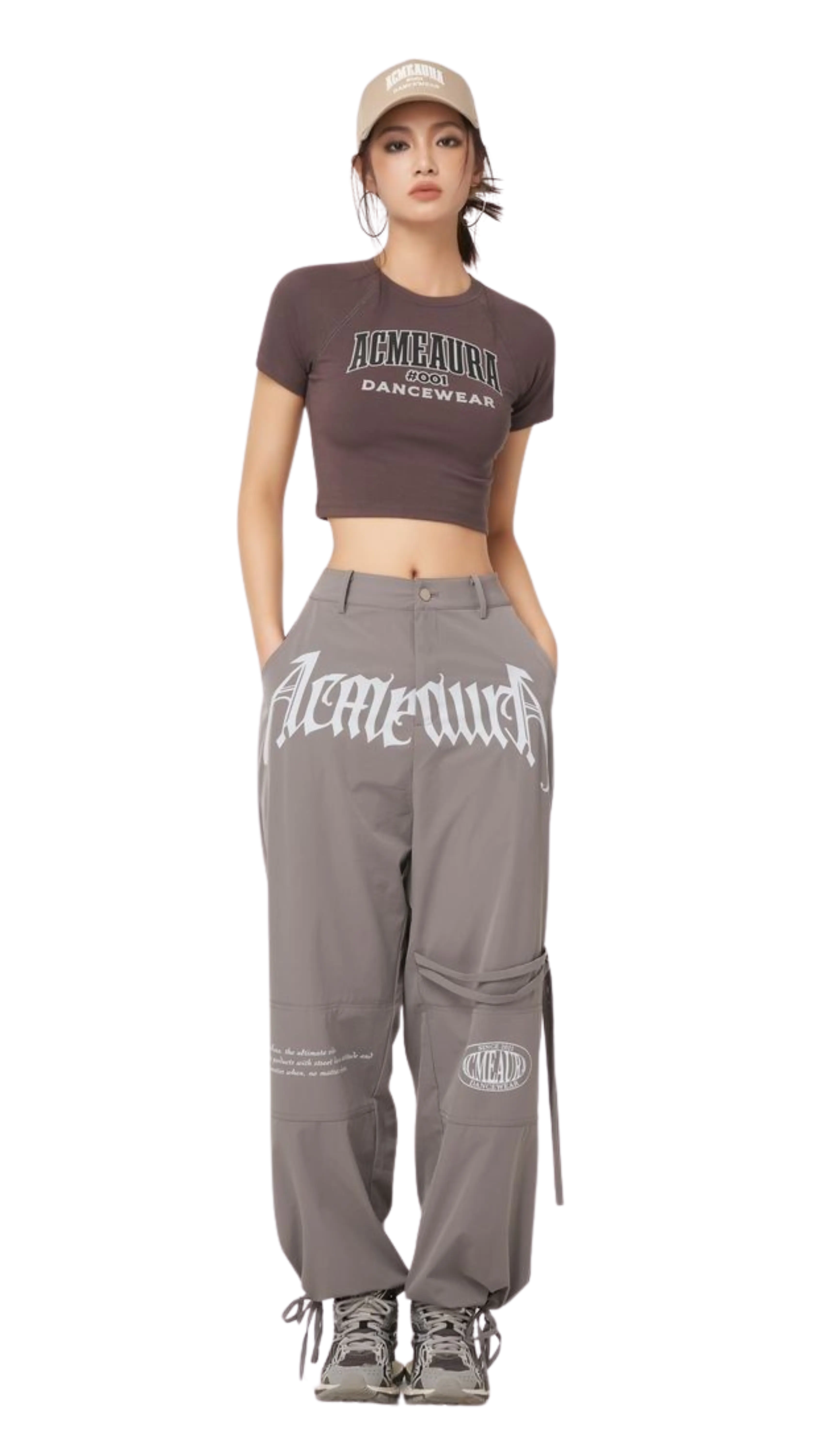 Modelo con camisa marrón